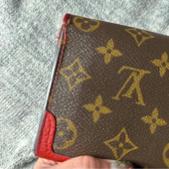 Sold! Louis Vuitton Sarah Wallet - Picture 4 of 9